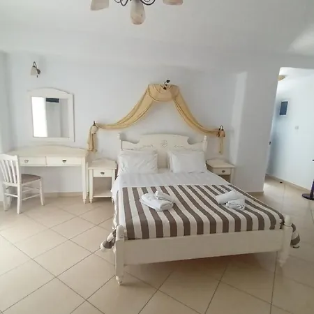 Theofanis 3* Αγία Άννα