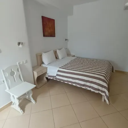 Theofanis Agia Anna (Naxos)